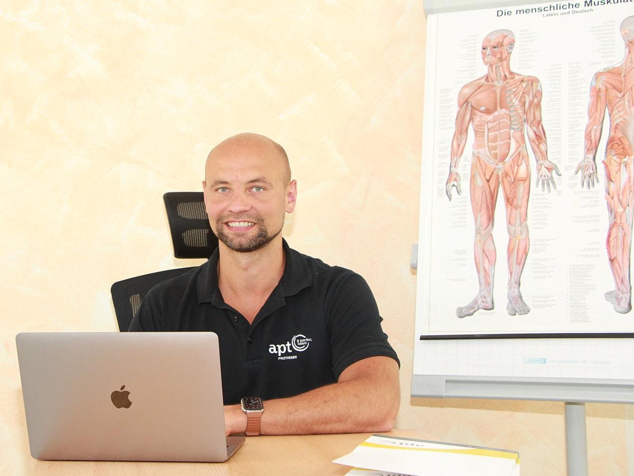 Peter Penner, Orthopädietechnikermeister und Betriebsleiter von APT Prothesen in Löhne und Bad Lippspringe