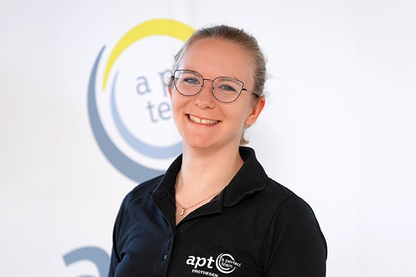 Lisa Klaschewski, Orthopädietechnikmechanikerin bei APT Prothesen Niederlassung Ostwestfalen