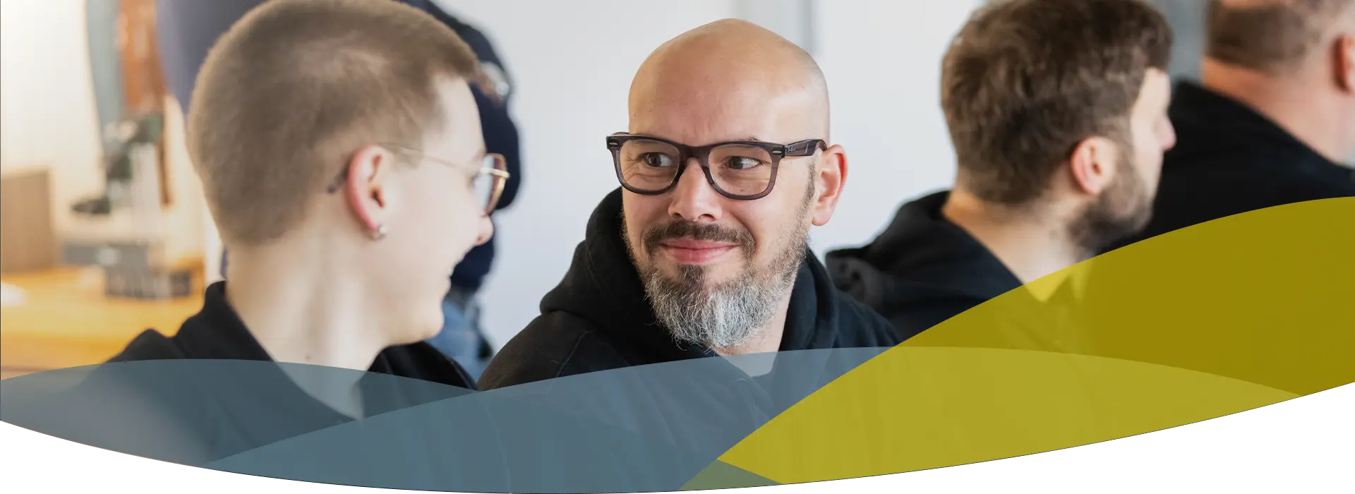 Headerbild für APT-prothesen Franchisesystem, Mitarbeiter im Gespräch